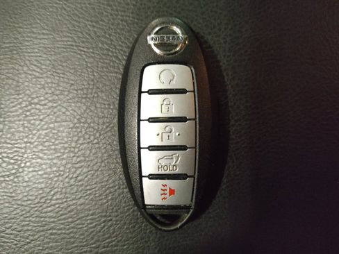 Used 2017 Nissan Pathfinder Platinum w/ Cargo Package image 32