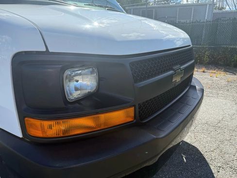Used 2016 Chevrolet Express 2500 image 10
