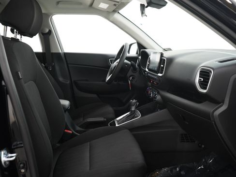 Certified 2026 Hyundai Venue SE FWD image 12