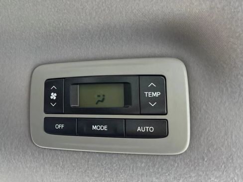Used 2013 Toyota Sienna LE FWD image 45