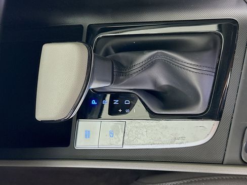 Used 2022 Hyundai Elantra SE FWD image 19