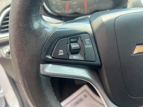 Used 2022 Chevrolet Trax LT w/ LT Convenience Package FWD image 14