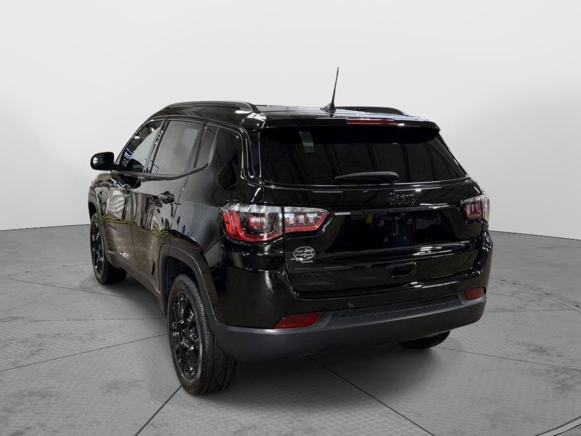 Used 2023 Jeep Compass Latitude AWD/4WD image 12