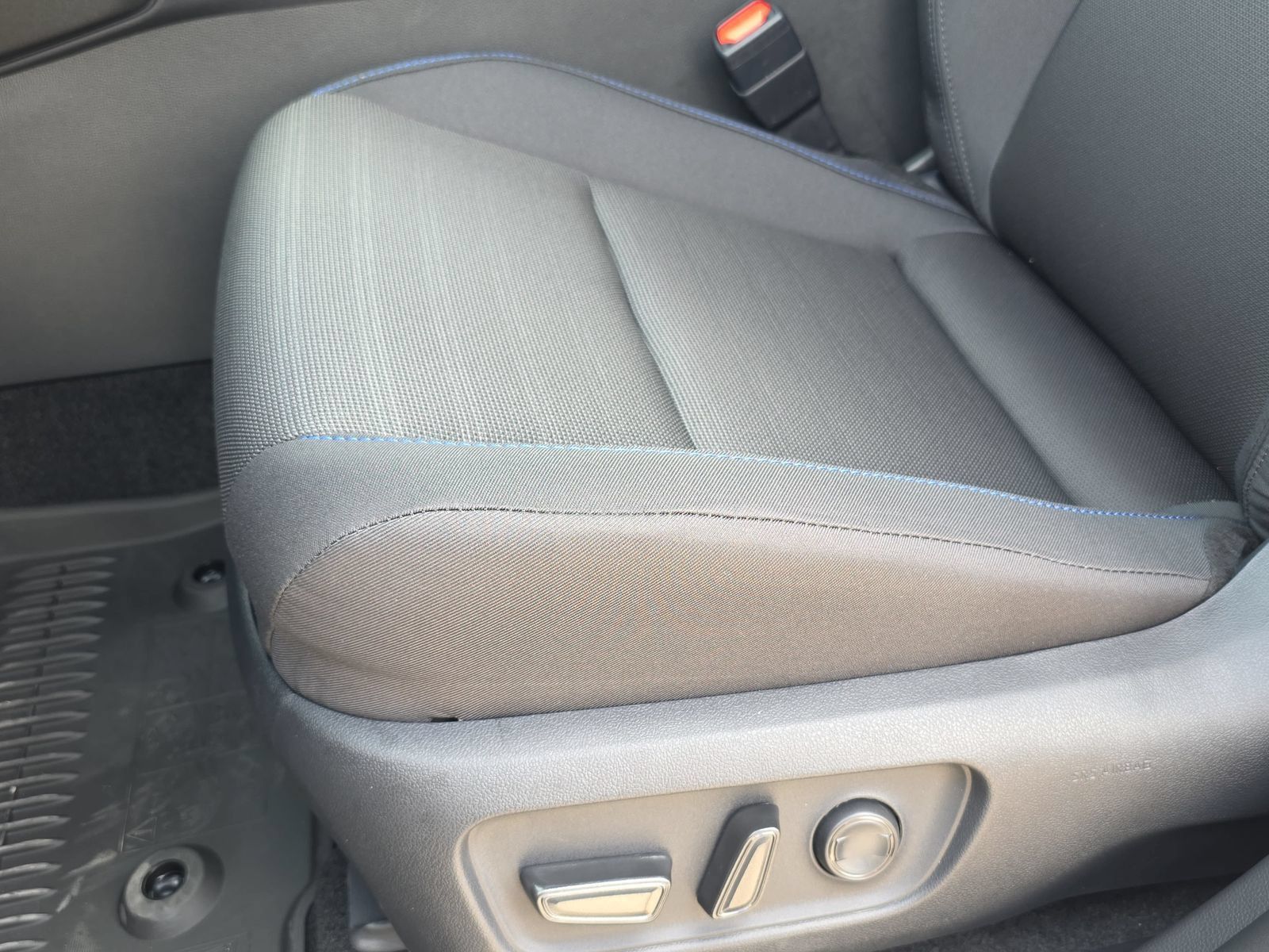 New 2026 Toyota RAV4 SE w/ Convenience Package FWD image 25