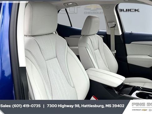 New 2025 Buick Envision Avenir image 9