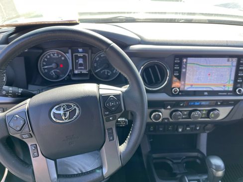 Used 2022 Toyota Tacoma TRD Off-Road w/ TRD Premium Off Road Package AWD/4WD image 7