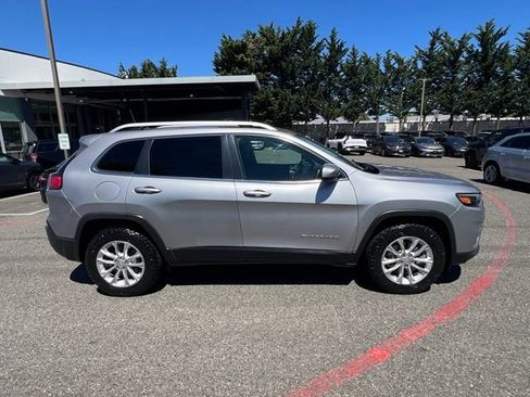 Used 2019 Jeep Cherokee Latitude w/ Popular Appearance Group AWD/4WD image 4