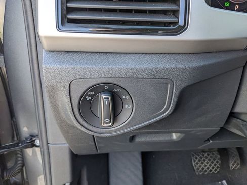 Used 2023 Volkswagen Atlas SE w/ Black Wheel Package image 27