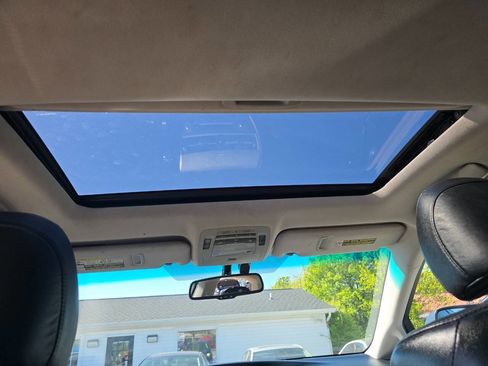 Used 2011 Lexus RX 450h AWD w/ Luxury Pkg image 11