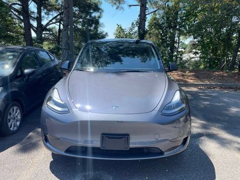 Used 2023 Tesla Model Y Long Range AWD/4WD image 2