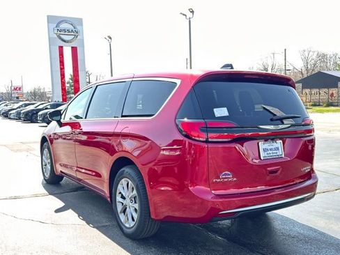 New 2026 Chrysler Pacifica Limited AWD/4WD image 7