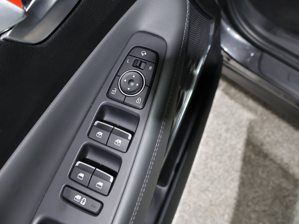Used 2023 Hyundai Santa Fe Limited AWD/4WD image 13