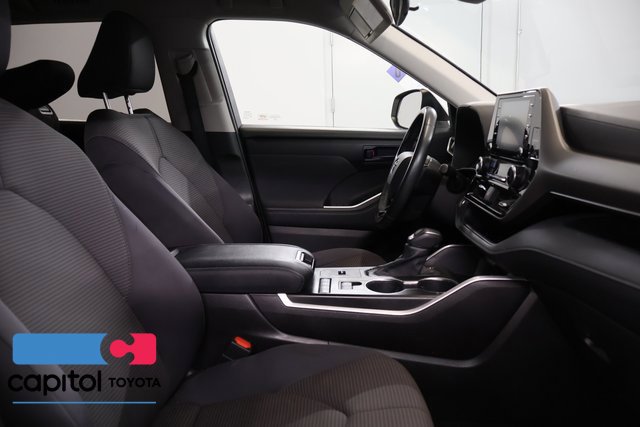 Used 2020 Toyota Highlander LE AWD/4WD image 29