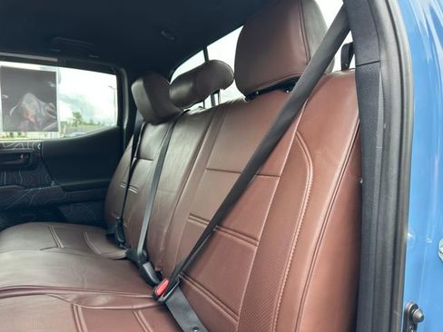 Used 2019 Toyota Tacoma TRD Sport w/ Technology Package AWD/4WD image 23