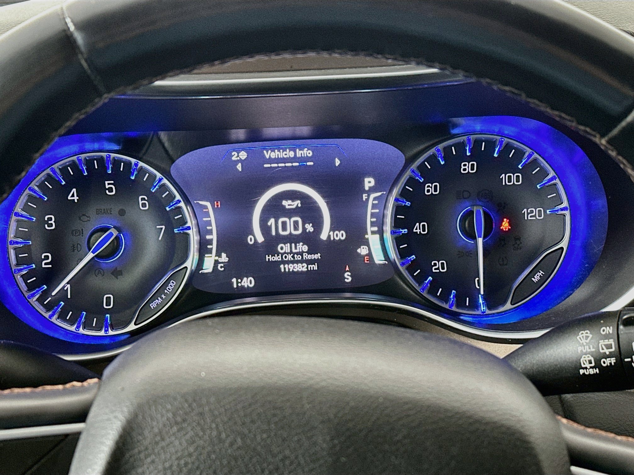 Used 2018 Chrysler Pacifica Touring-L Plus FWD image 12