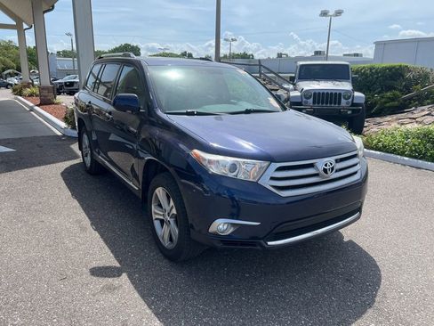 Used 2011 Toyota Highlander Limited w/ Tow Pkg image 3