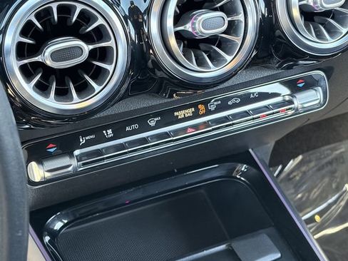 Used 2021 Mercedes-Benz GLB 250 image 16