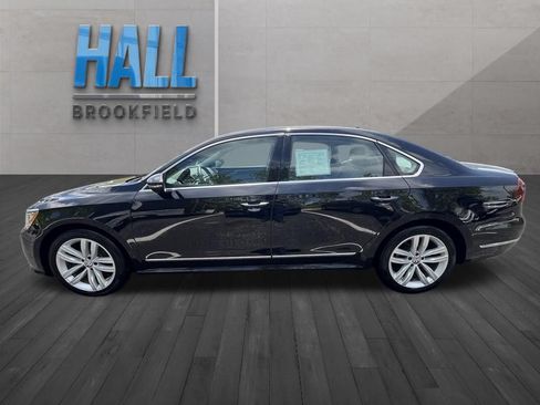 Used 2018 Volkswagen Passat 2.0T SEL Premium FWD image 2