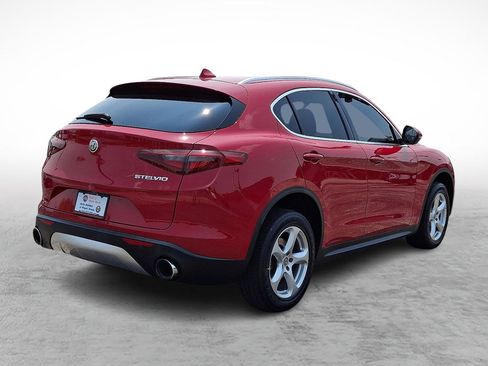 Used 2020 Alfa Romeo Stelvio image 5