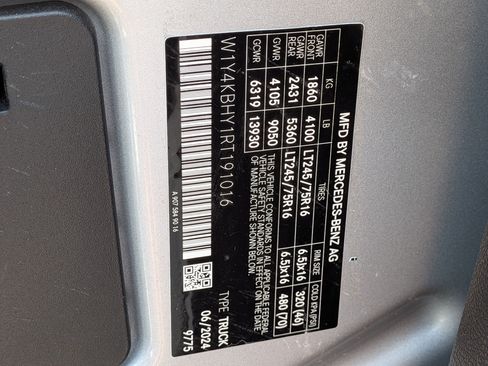 Used 2024 Mercedes-Benz Sprinter 2500 image 37