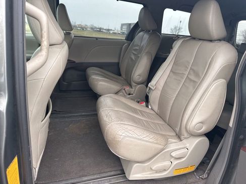 Used 2012 Toyota Sienna XLE image 15