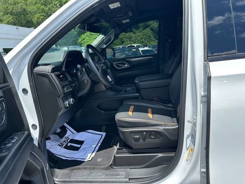 Used 2024 GMC Yukon AT4 w/ AT4 Premium Package AWD/4WD image 9