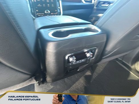 Used 2025 GMC Yukon XL Denali AWD/4WD image 30