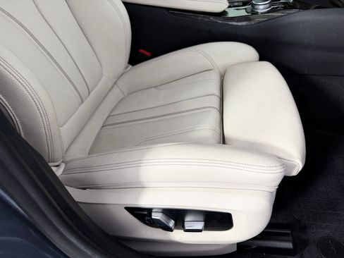 Used 2020 BMW 530i w/ Convenience Package RWD image 33