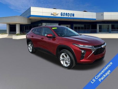 Used 2024 Chevrolet Trax LS w/ LS Convenience Package image 8