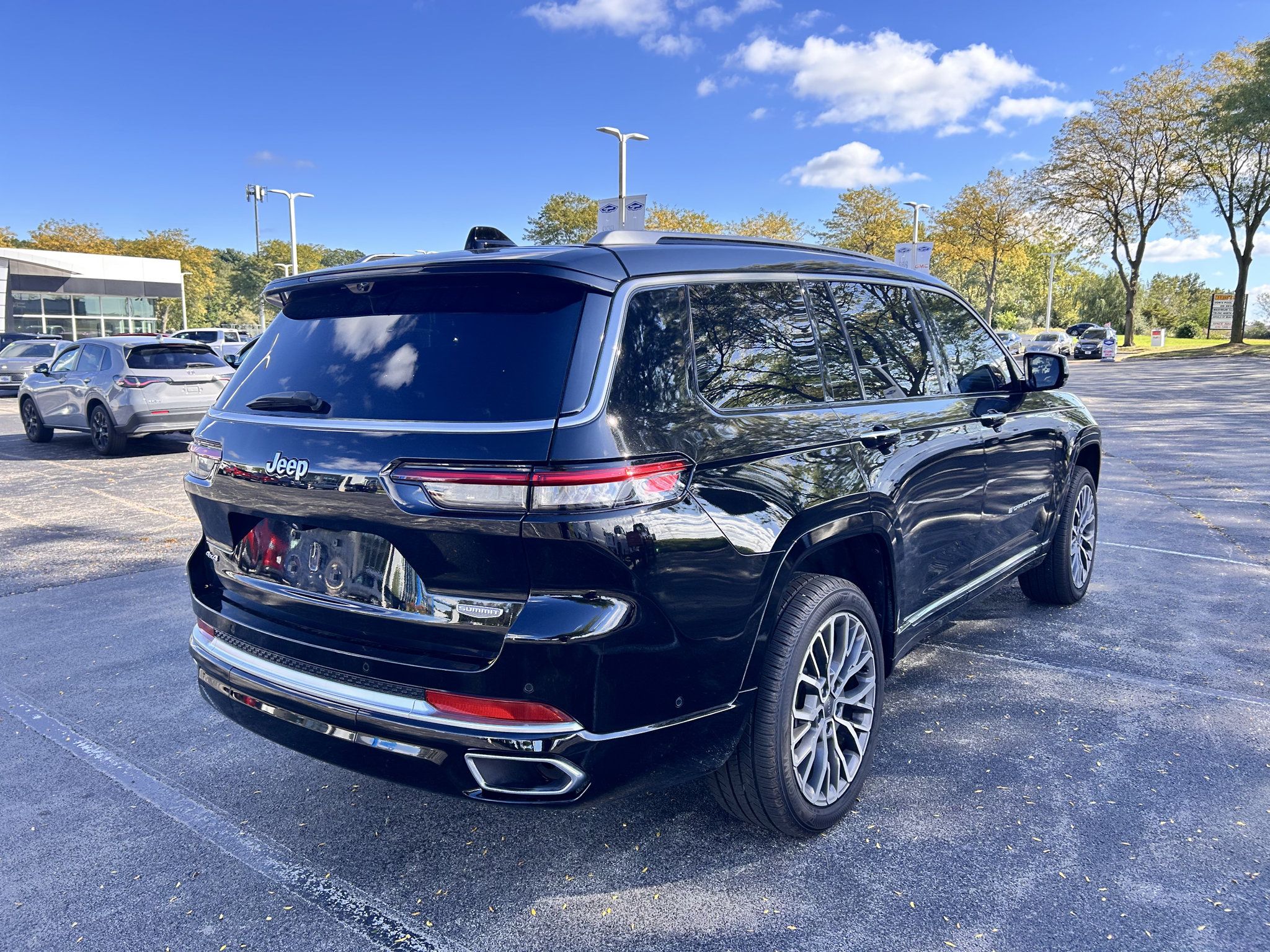 Used 2024 Jeep Grand Cherokee L Summit AWD/4WD image 5