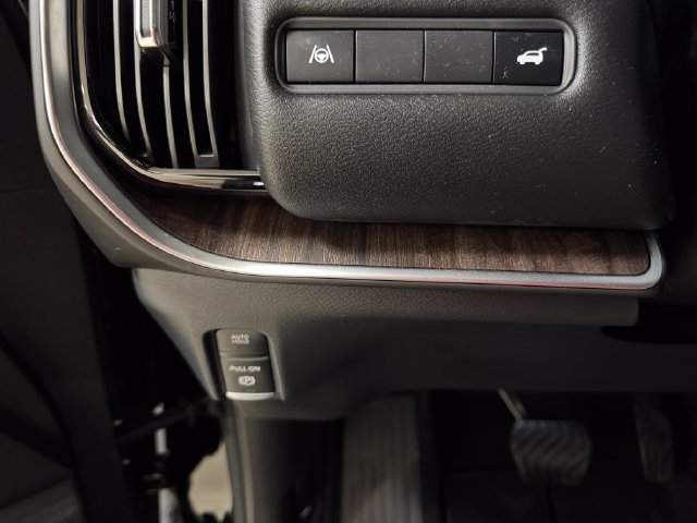 Used 2025 Nissan Armada SL w/ Captain's Chari Seat Package RWD image 10