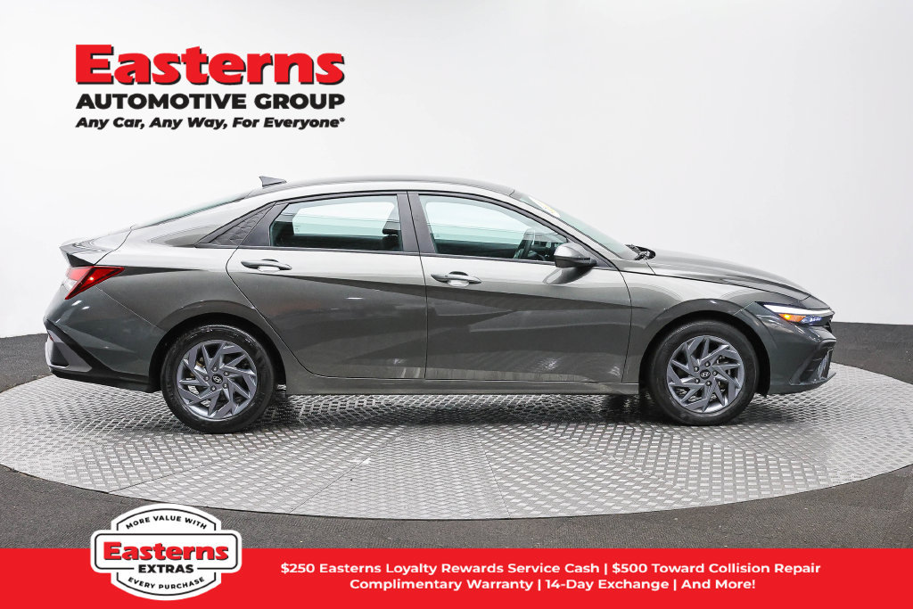 Used 2024 Hyundai Elantra SEL FWD image 5