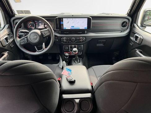 Used 2024 Jeep Wrangler Unlimited Rubicon w/ Convenience Group AWD/4WD image 21