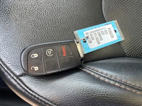 Used 2022 Jeep Compass Limited image 24