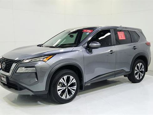 Used 2023 Nissan Rogue SV image 3