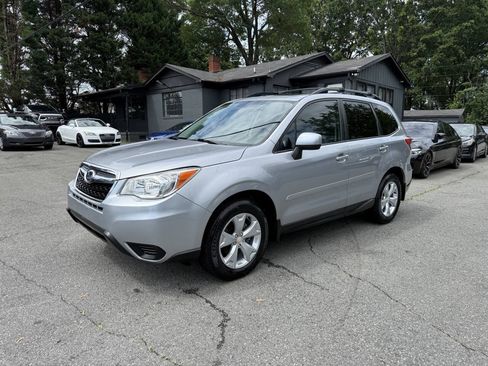 Used 2015 Subaru Forester 2.5i Premium AWD/4WD image 2