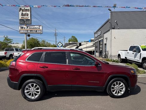 Used 2019 Jeep Cherokee Latitude w/ Popular Appearance Group image 8