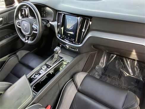 Used 2019 Volvo S60 T5 R-Design image 14