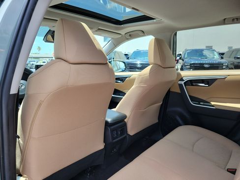 Used 2022 Toyota RAV4 XLE w/ Convenience Package FWD image 13