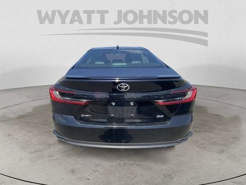 Used 2025 Toyota Camry SE FWD image 8