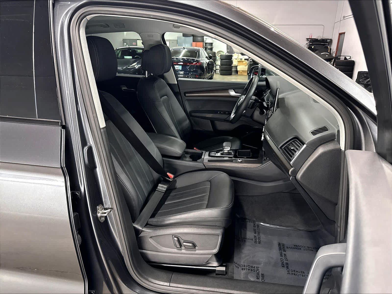 Used 2023 Audi Q5 2.0T Premium Plus w/ Premium Plus Package AWD/4WD image 9