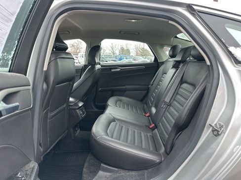 Used 2016 Ford Fusion SE w/ Equipment Group 202A image 18