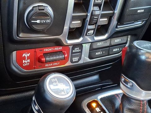 Certified 2020 Jeep Gladiator Rubicon image 28