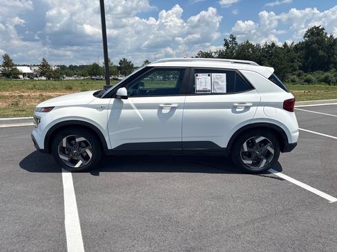 Used 2023 Hyundai Venue SEL FWD image 22
