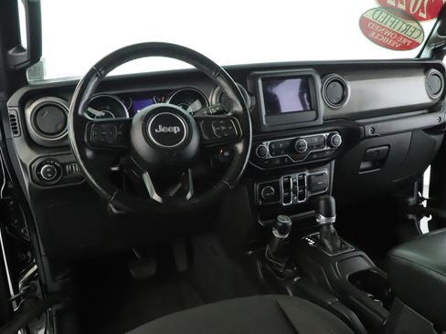 Used 2022 Jeep Gladiator Sport image 2