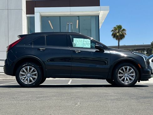 Used 2023 Cadillac XT4 Premium Luxury FWD image 2