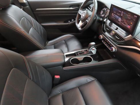 Used 2024 Nissan Altima 2.5 SR w/ SR Premium Package image 25