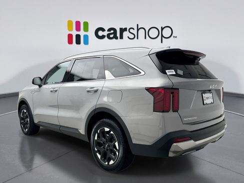 Used 2024 Kia Sorento S w/ Panoramic Sunroof Package AWD/4WD image 3