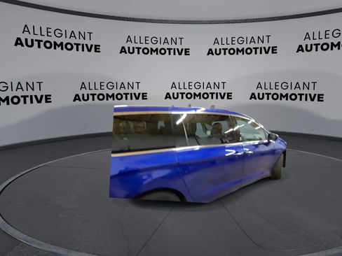 Used 2018 Chrysler Pacifica Touring Plus image 11