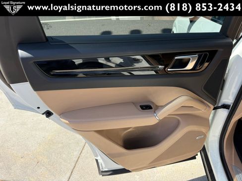Used 2019 Porsche Cayenne AWD/4WD image 14